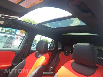 2025 Mercedes-Benz AMG GLA 35 4MATIC - miniatura 11