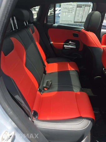 2025 Mercedes-Benz AMG GLA 35 4MATIC - miniatura 16