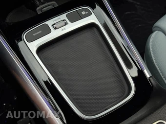 2025 Mercedes-Benz AMG GLA 35 4MATIC - miniatura 32