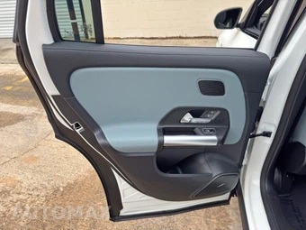 2025 Mercedes-Benz AMG GLA 35 4MATIC - miniatura 45