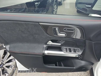 2025 Mercedes-Benz AMG GLB 35 4MATIC – miniatura 9