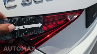 2025 Mercedes-Benz C 300 4MATIC – miniatura 32