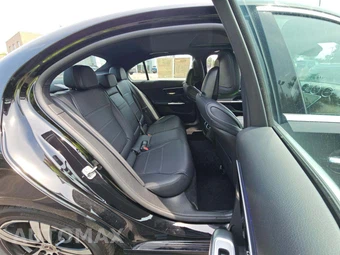 2025 Mercedes-Benz C 300 4MATIC - miniatura 13