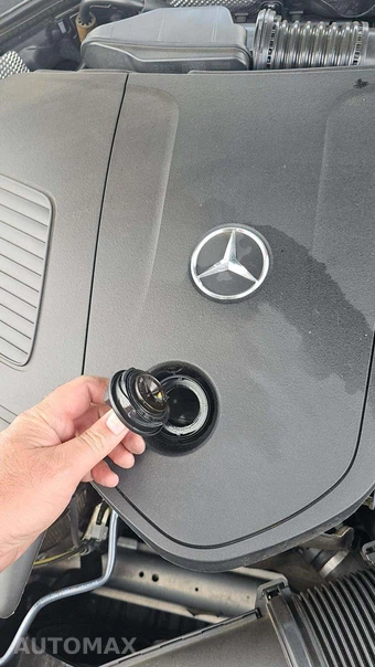 2025 Mercedes-Benz C 300 4MATIC - miniatura 18