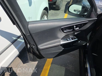 2025 Mercedes-Benz C 300 4MATIC – miniatura 9
