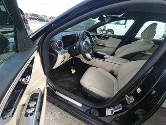 2025 Mercedes-Benz C 300 4MATIC - miniatura 13