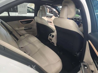2025 Mercedes-Benz C 300 4MATIC – miniatura 16