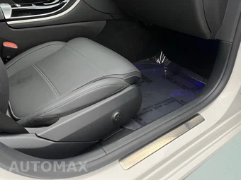 2025 Mercedes-Benz C 300 4MATIC - miniatura 17
