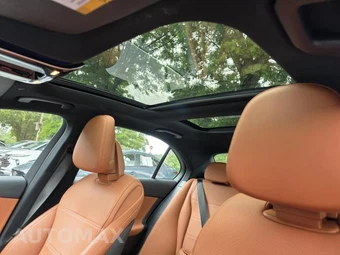 2025 Mercedes-Benz C 300 4MATIC - miniatura 4