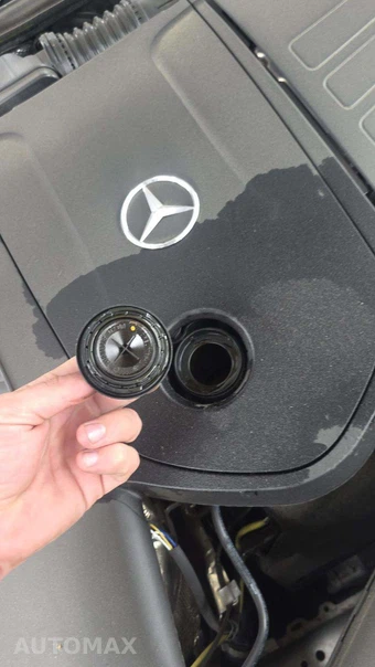 2025 Mercedes-Benz C 300 4MATIC - miniatura 24