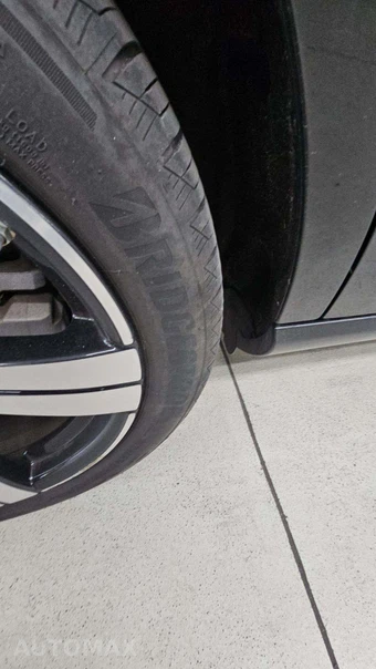 2025 Mercedes-Benz C 300 4MATIC - miniatura 32