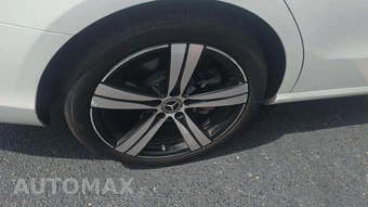 2025 Mercedes-Benz C 300 4MATIC – miniatura 32