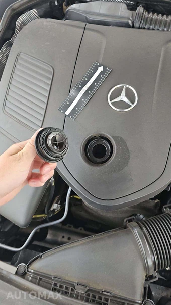 2025 Mercedes-Benz C 300 4MATIC - miniatura 24