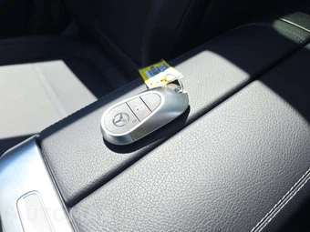 2025 Mercedes-Benz C 300 4MATIC - miniatura 5