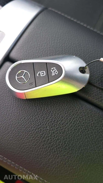 2025 Mercedes-Benz C 300 4MATIC - miniatura 18