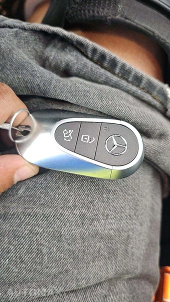2025 Mercedes-Benz C 300 4MATIC - miniatura 20