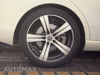 2025 Mercedes-Benz C 300 4MATIC - miniatura 11