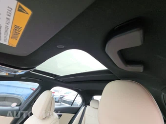 2025 Mercedes-Benz C 300 4MATIC - miniatura 18