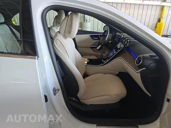 2025 Mercedes-Benz C 300 4MATIC - miniatura 8