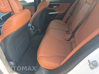 2025 Mercedes-Benz C 300 4MATIC - miniatura 13
