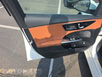 2025 Mercedes-Benz C 300 4MATIC - miniatura 9