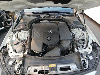 2025 Mercedes-Benz C 300 4MATIC – miniatura 22