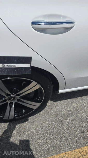 2025 Mercedes-Benz C 300 4MATIC - miniatura 26