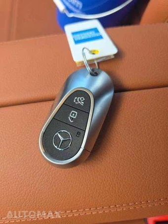 2025 Mercedes-Benz C 300 4MATIC - miniatura 9