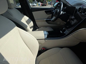 2025 Mercedes-Benz C 300 4MATIC – miniatura 8
