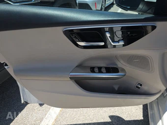 2025 Mercedes-Benz C 300 4MATIC – miniatura 15