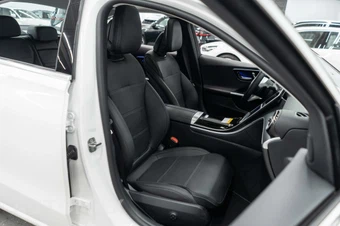 2025 Mercedes-Benz C 300 4MATIC - miniatura 10