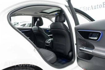 2025 Mercedes-Benz C 300 4MATIC - miniatura 12