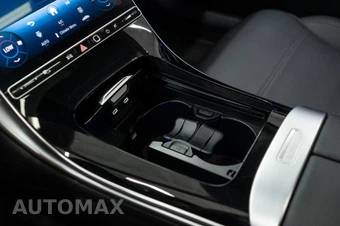 2025 Mercedes-Benz C 300 4MATIC - miniatura 18