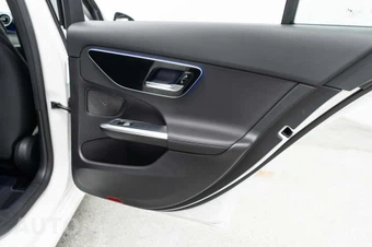2025 Mercedes-Benz C 300 4MATIC - miniatura 28