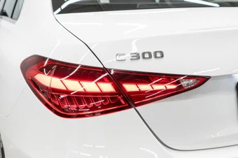 2025 Mercedes-Benz C 300 4MATIC - miniatura 44