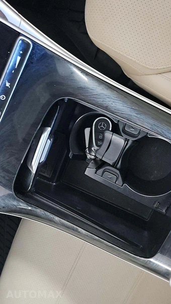 2025 Mercedes-Benz C 300 4MATIC - miniatura 18