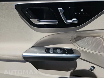 2025 Mercedes-Benz C 300 4MATIC - miniatura 9