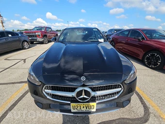 2025 Mercedes-Benz C 300 4MATIC - miniatura 2