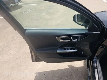 2025 Mercedes-Benz C 300 – miniatura 9