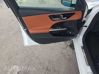 2025 Mercedes-Benz C 300 - miniatura 9
