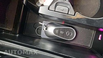 2025 Mercedes-Benz C 300 - miniatura 18