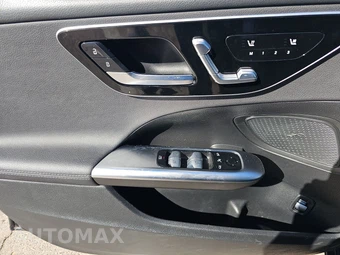 2025 Mercedes-Benz C 300 - miniatura 9