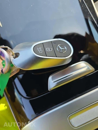 2025 Mercedes-Benz C 300 - miniatura 8