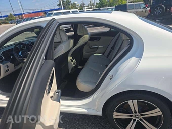 2025 Mercedes-Benz C 300 - miniatura 10