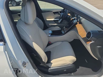 2025 Mercedes-Benz C 300 - miniatura 8
