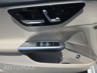 2025 Mercedes-Benz C 300 - miniatura 9