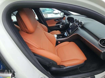 2025 Mercedes-Benz C 300 - miniatura 15