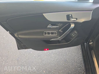 2025 Mercedes-Benz CLA 250 - miniatura 9