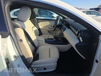 2025 Mercedes-Benz CLA 250 - miniatura 8