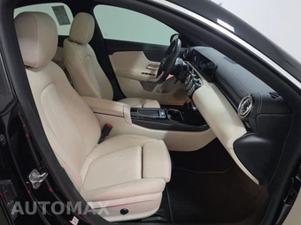 2025 Mercedes-Benz CLA 250 - miniatura 8